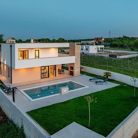 Antonio Zadarvillas Villa Nin