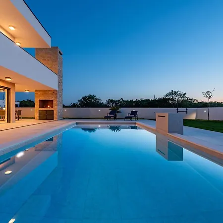 Antonio Zadarvillas Villa *